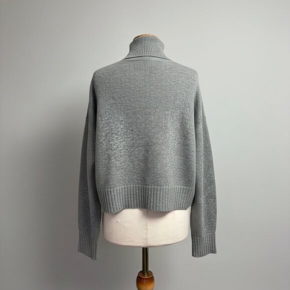 Theory gray cashmere cropped sweater, size P - Picture 4 of 4
